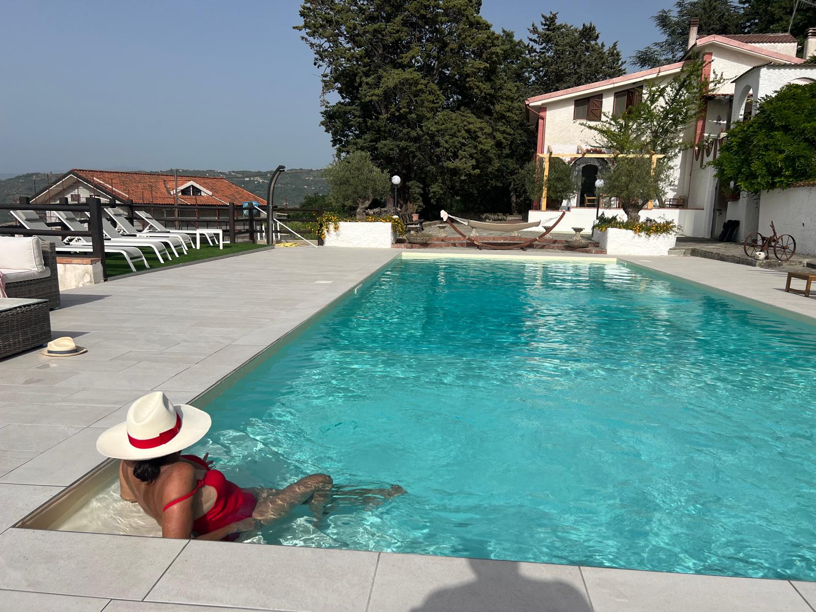 Villa con ampio patio esterno panoramico a Castellabate